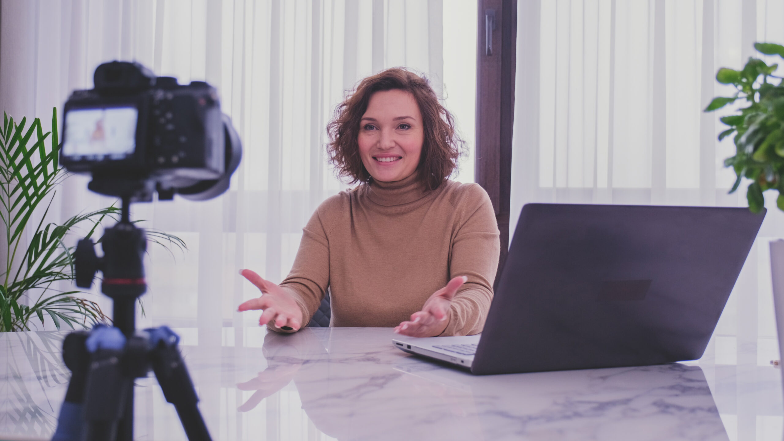 Small business owner sending a simple video testimonial request to a happy client from a phone